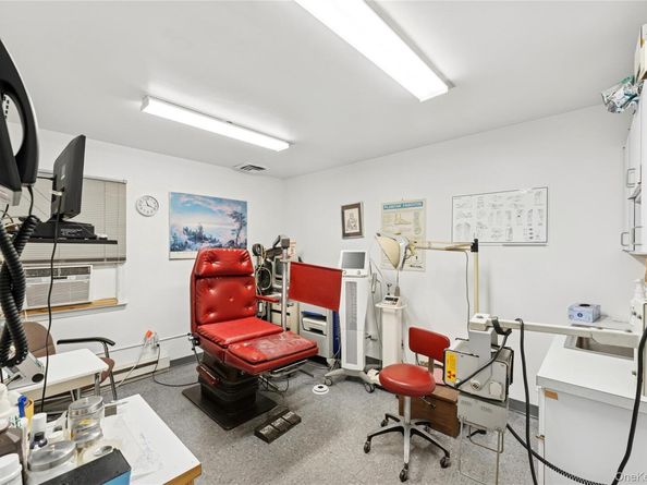 5 Seaton Gate, Valley Stream NY 11580