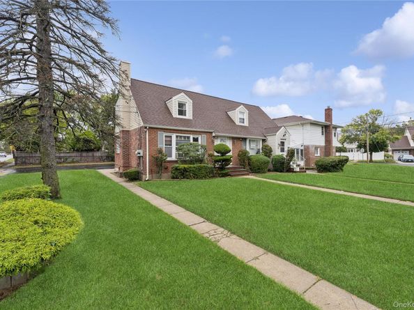 5 Seaton Gate, Valley Stream NY 11580