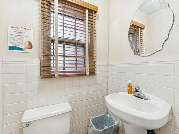 5 Seaton Gate, Valley Stream NY 11580