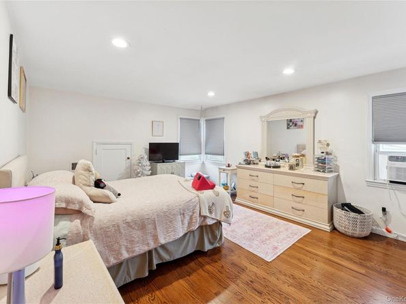 5 Seaton Gate, Valley Stream NY 11580
