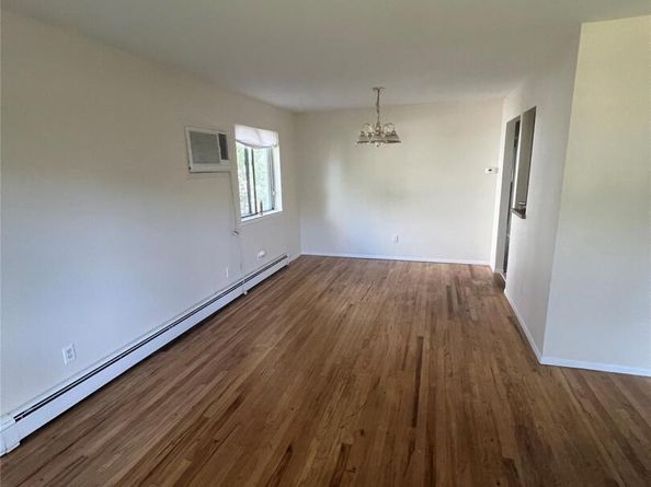 10 Cedarhurst Avenue, Selden NY 11784