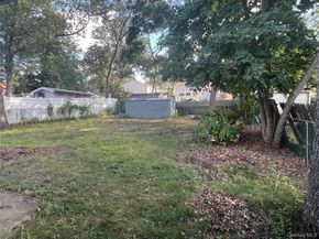 10 Cedarhurst Avenue, Selden NY 11784