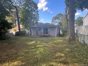 10 Cedarhurst Avenue, Selden NY 11784