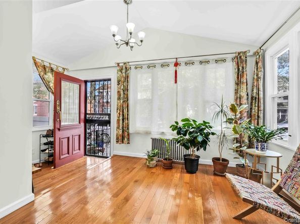 102-16 85th Drive, Richmond Hill NY 11418