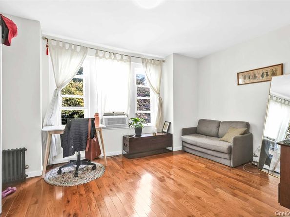 102-16 85th Drive, Richmond Hill NY 11418