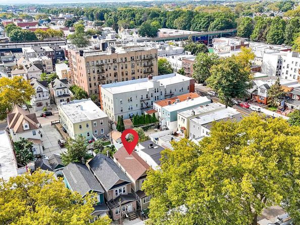 102-16 85th Drive, Richmond Hill NY 11418