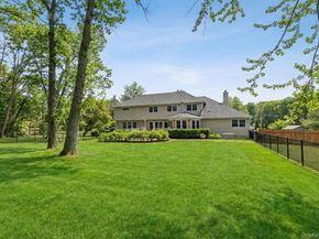 9 Mariners Court, Centerport NY 11721
