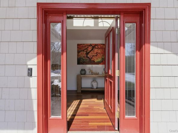 9 Mariners Court, Centerport NY 11721