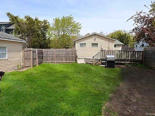 14 Lincoln Road, Hampton Bays NY 11946