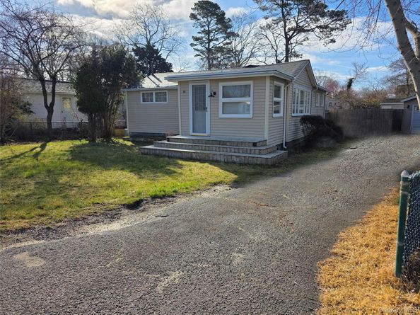 14 Lincoln Road, Hampton Bays NY 11946