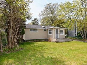 14 Lincoln Road, Hampton Bays NY 11946