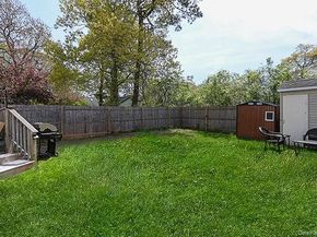 14 Lincoln Road, Hampton Bays NY 11946