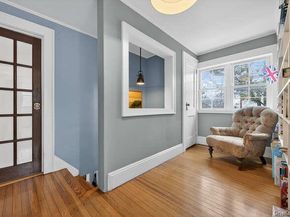 28 Jane Street, Roslyn Heights NY 11577