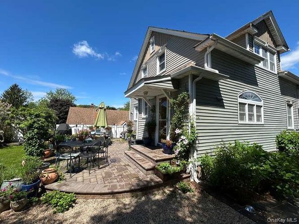 28 Jane Street, Roslyn Heights NY 11577