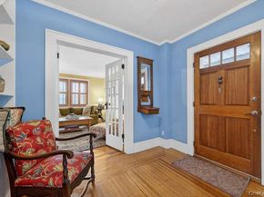 28 Jane Street, Roslyn Heights NY 11577