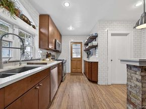 28 Jane Street, Roslyn Heights NY 11577