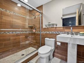 28 Jane Street, Roslyn Heights NY 11577