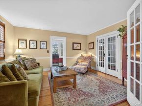 28 Jane Street, Roslyn Heights NY 11577