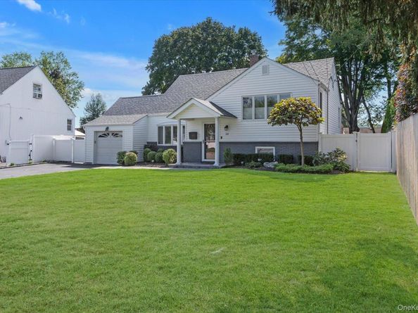 10 Peachtree Lane, Huntington Station NY 11746