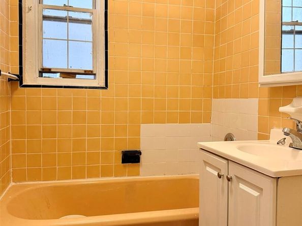 88-11 Elmhurst D2, Elmhurst NY 11373