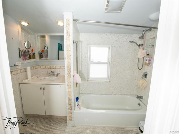 17 Glamford Avenue, Port Washington NY 11050