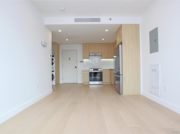 15002 Northern Bloulevard 3F, Flushing NY 11354