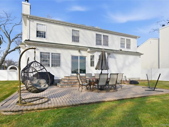 1762 Esposito Court, East Meadow NY 11554