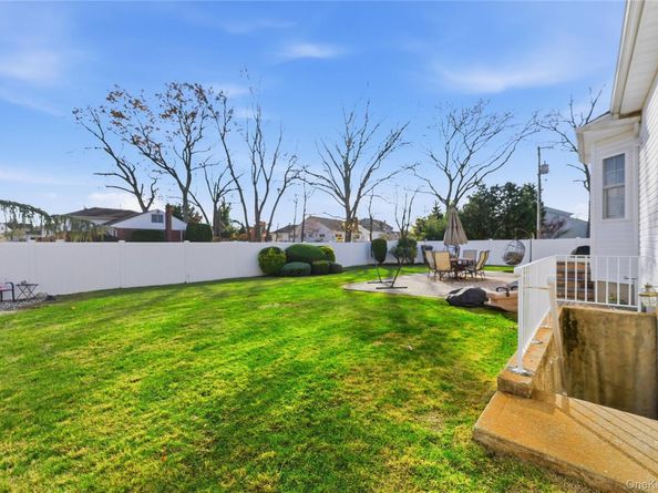 1762 Esposito Court, East Meadow NY 11554