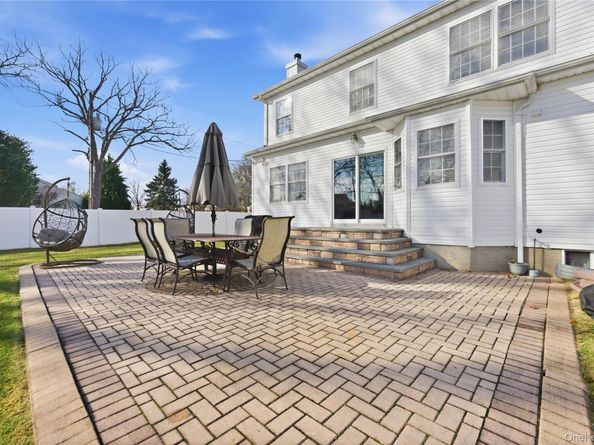 1762 Esposito Court, East Meadow NY 11554