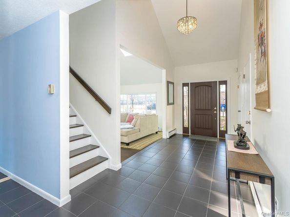 127 Cow Neck Road, Port Washington NY 11050