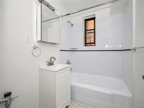 1040 Neilson Street 3D, Far Rockaway NY 11691