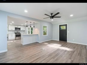 4 Oak Lane, Coram NY 11727