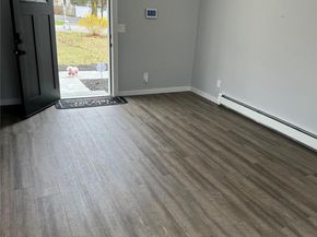 4 Oak Lane, Coram NY 11727