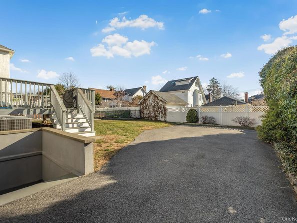 9 Lyons Place, New Rochelle NY 10801