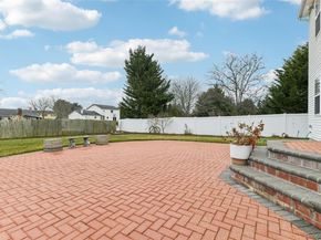 39 Island Trail, Mount Sinai NY 11766