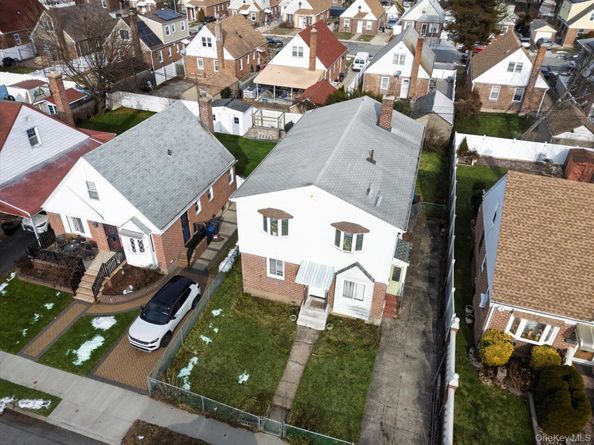 22731 111th Avenue, Queens Village NY 11429