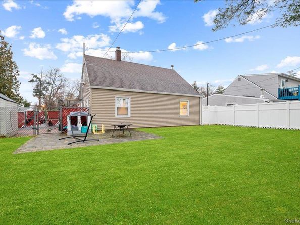 670 Mason Street, Westbury NY 11590