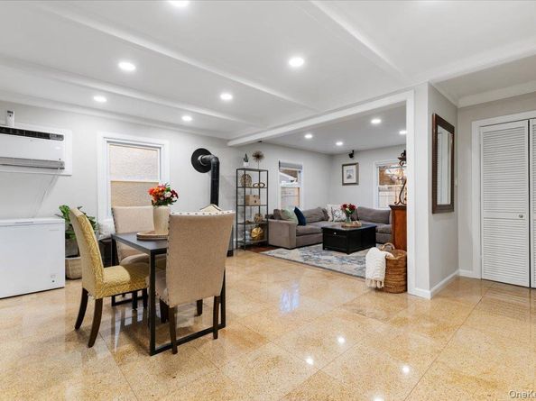 670 Mason Street, Westbury NY 11590