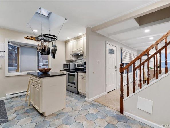 670 Mason Street, Westbury NY 11590