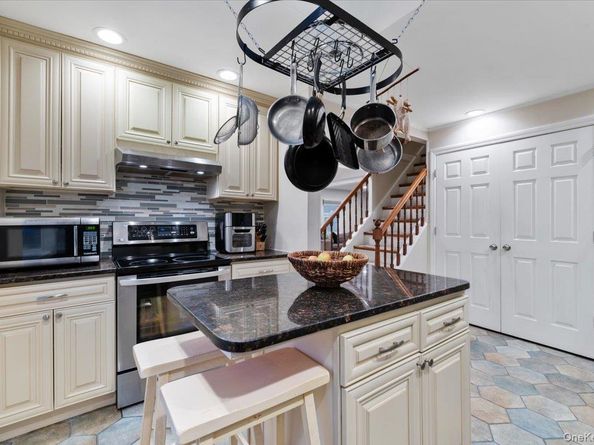 670 Mason Street, Westbury NY 11590