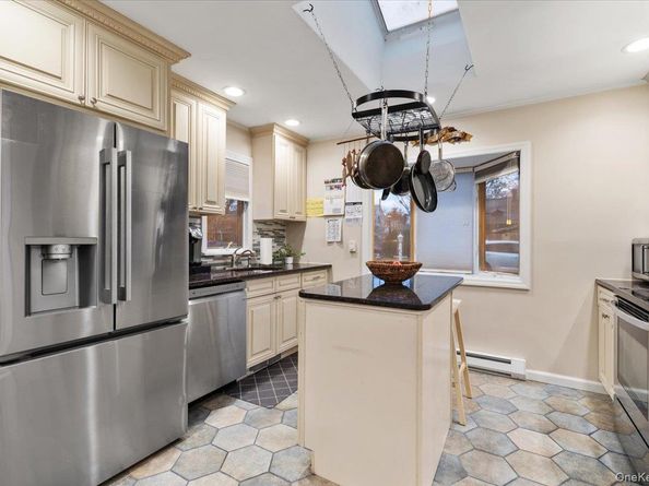 670 Mason Street, Westbury NY 11590