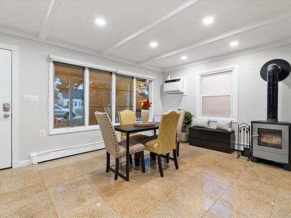 670 Mason Street, Westbury NY 11590