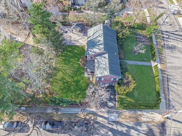 16 Wooleys Lane, Great Neck NY 11023