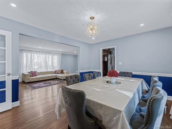 16 Wooleys Lane, Great Neck NY 11023