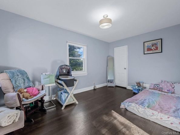 16 Wooleys Lane, Great Neck NY 11023