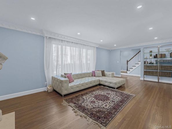 16 Wooleys Lane, Great Neck NY 11023