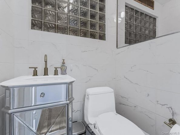 16 Wooleys Lane, Great Neck NY 11023