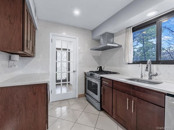 16 Wooleys Lane, Great Neck NY 11023