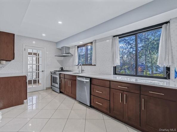 16 Wooleys Lane, Great Neck NY 11023