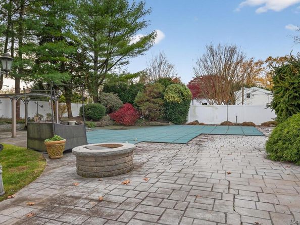 110 Florida Avenue, Commack NY 11725